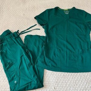 Green Healing Hands Scrub Set